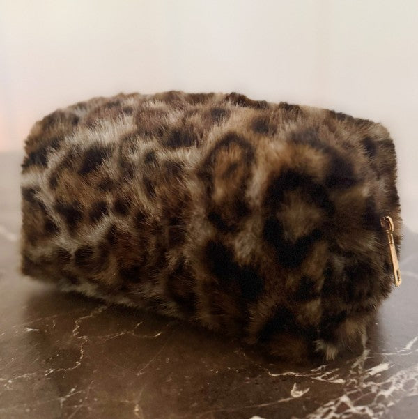 Furly Leopard Cosmetic Case – Stylish and Soft Str