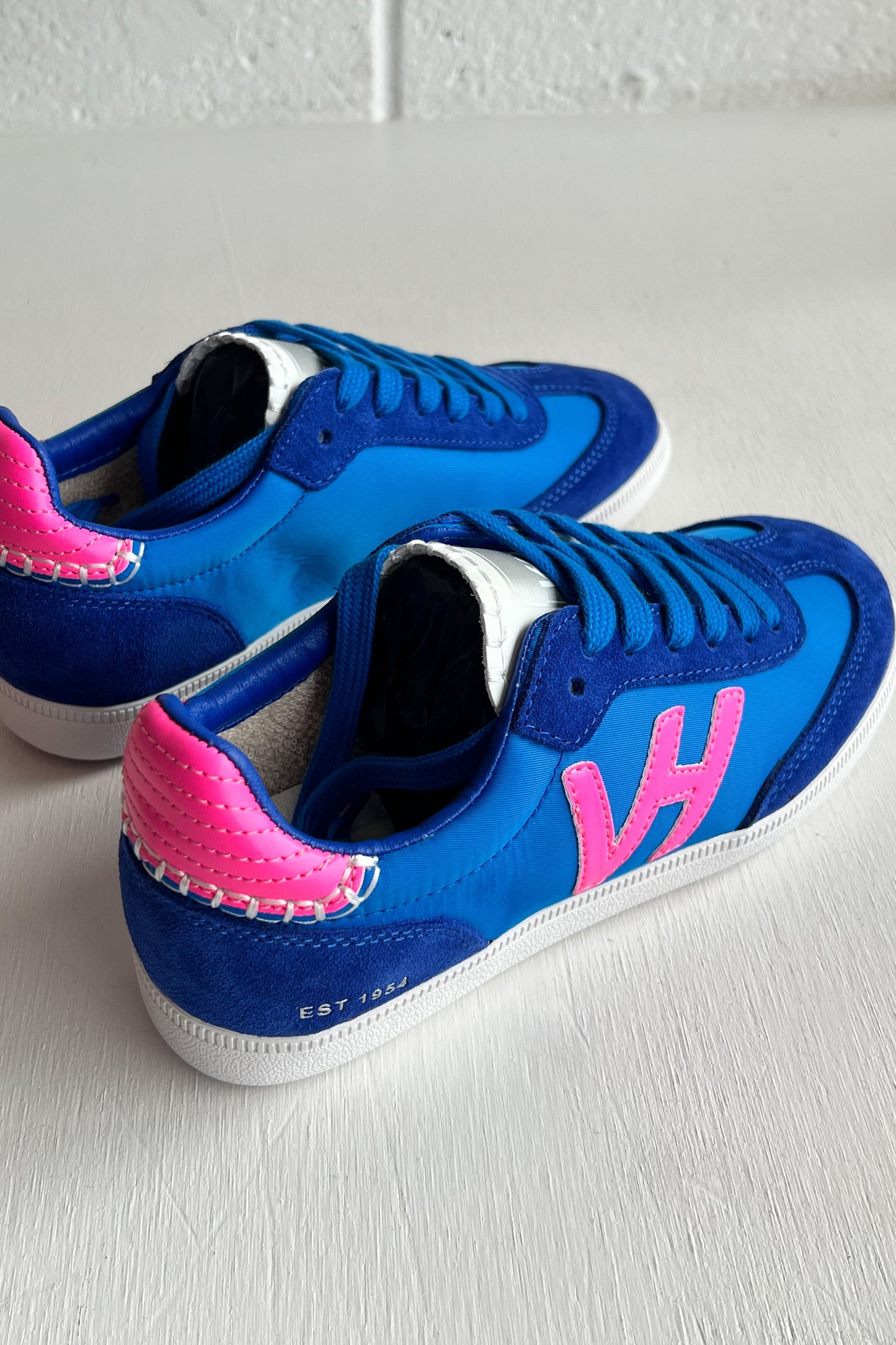 VINTAGE HAVANA | CRISP 16 ELECTRIC BLUE SNEAKERS