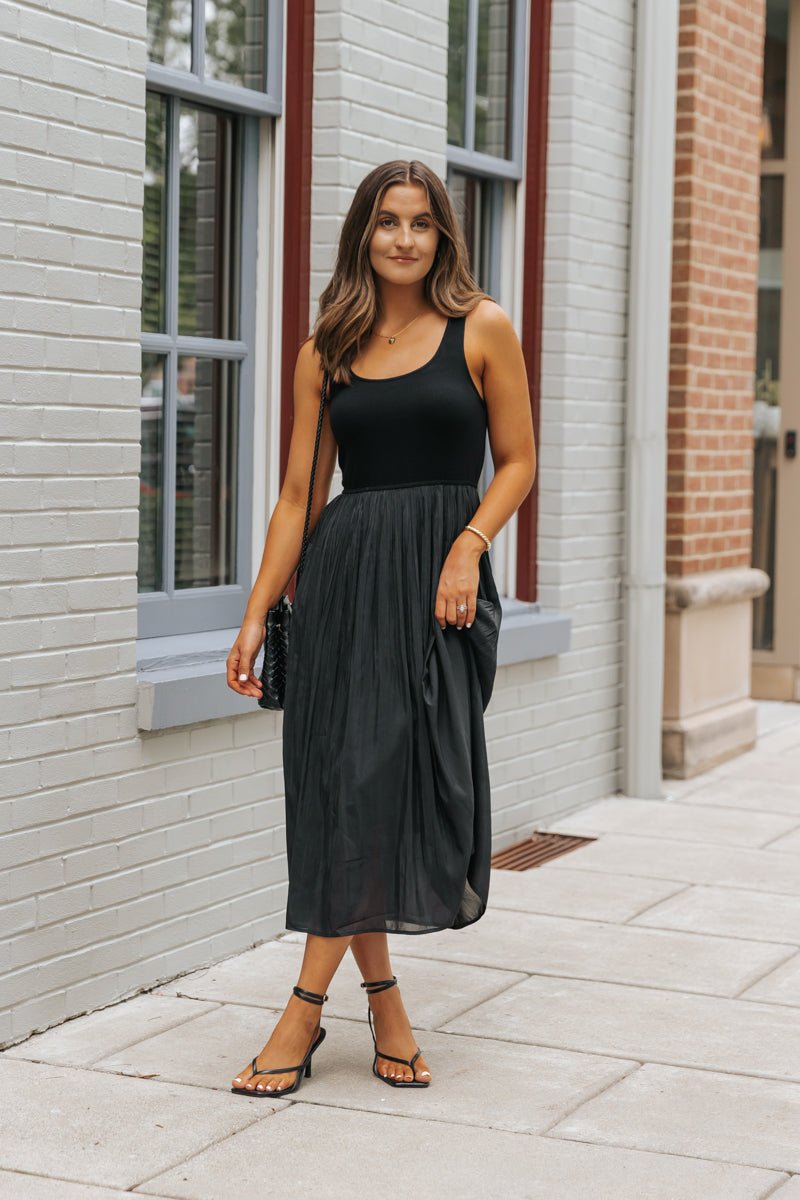 Black Scoop Neck Pleated Tank Midi Dress