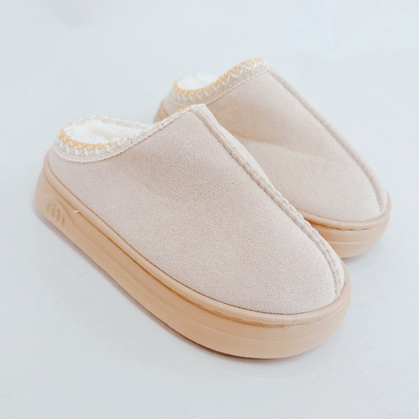 Cozy Cloud Slippers – Soft Lined Winter Comfort