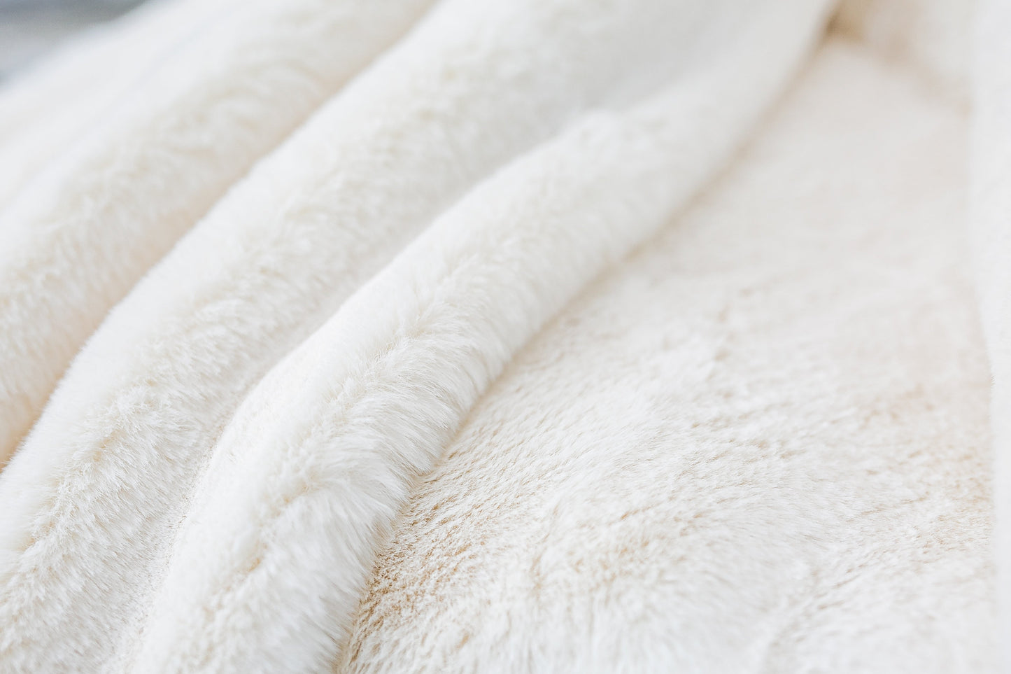 Luxury Avalanche Faux Fur Throw 60"x70"