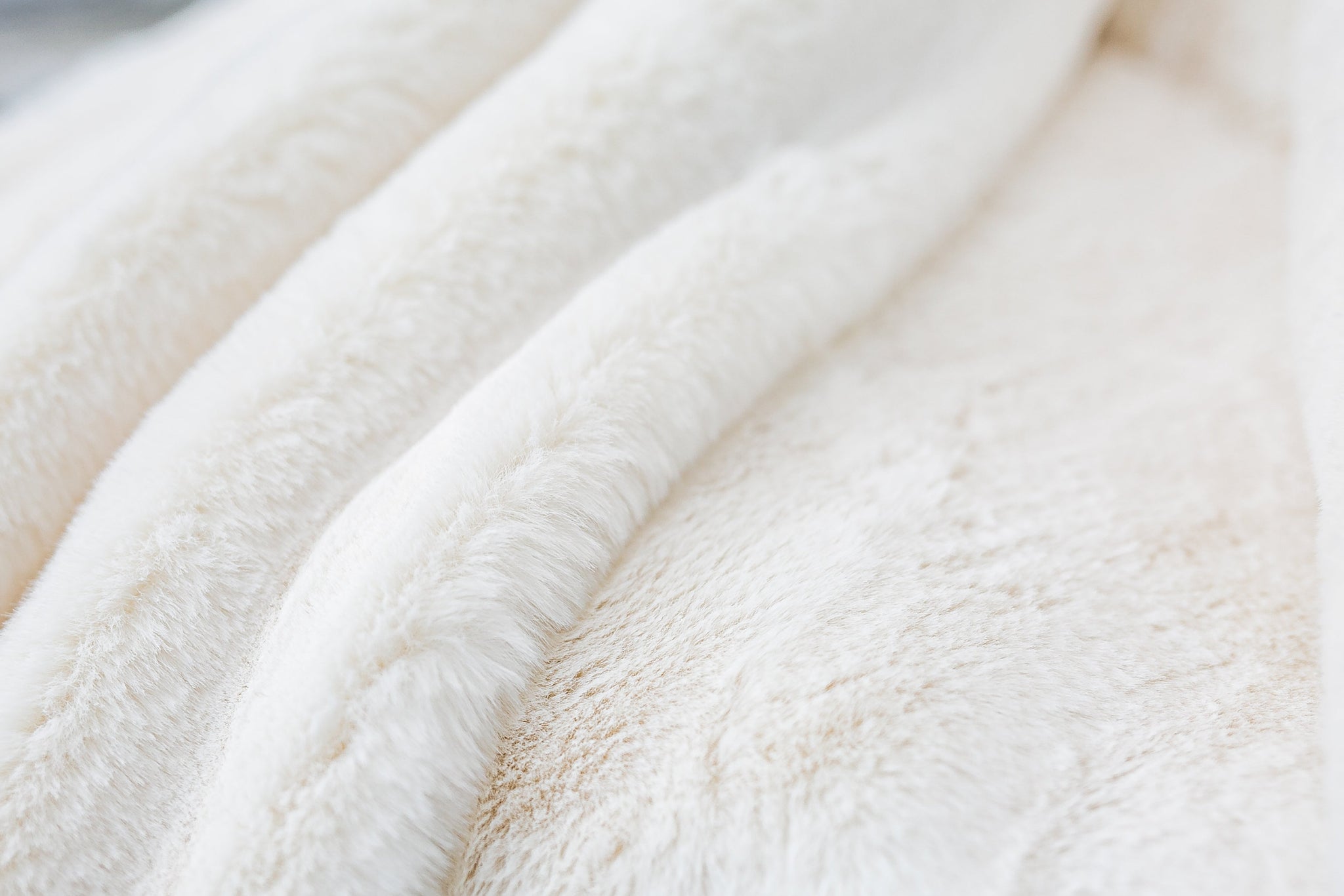 Luxury Avalanche Faux Fur Throw 60"x70"