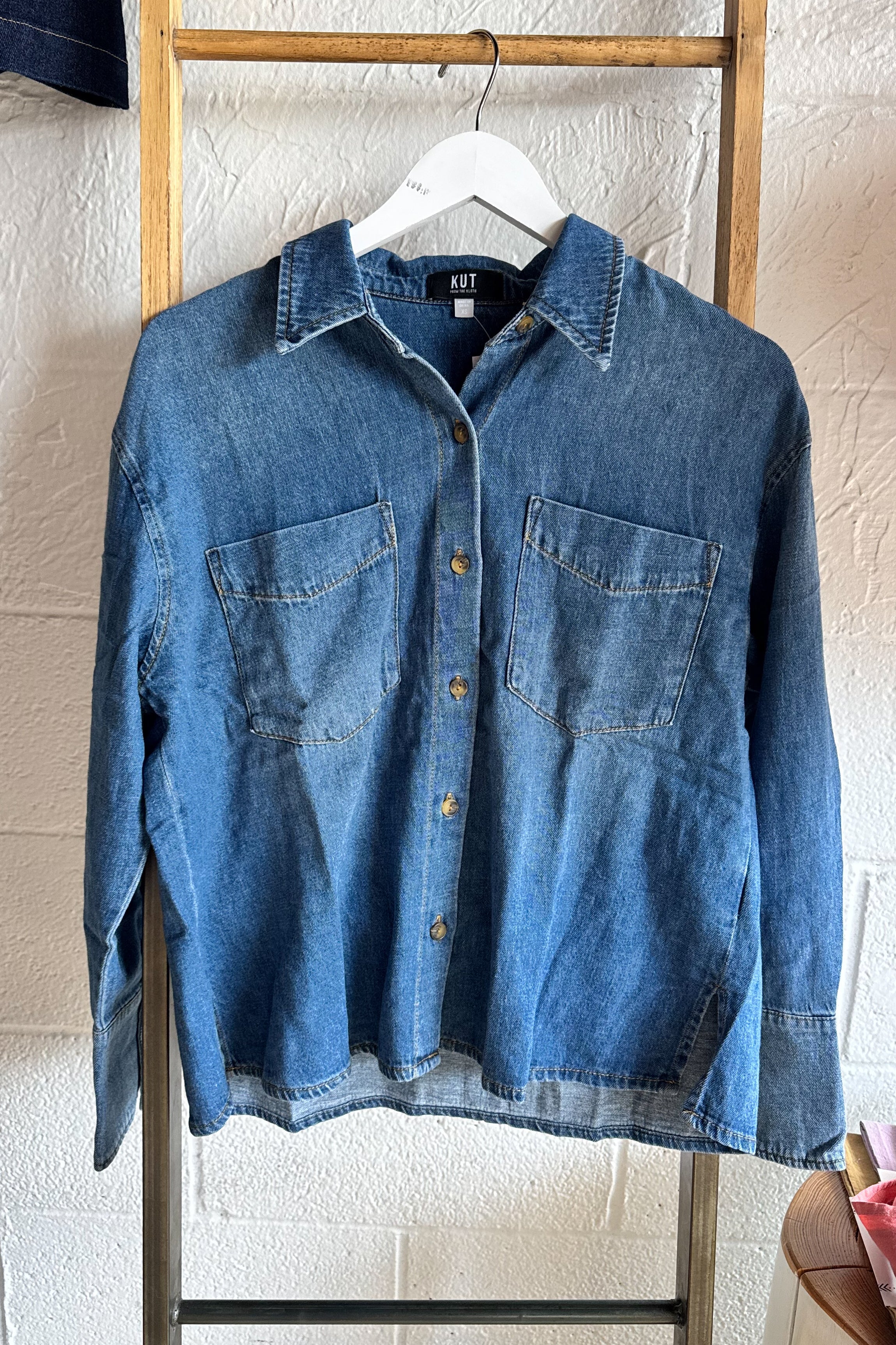 KUT FROM THE KLOTH | GERTIE BUTTON DOWN DENIM TOP