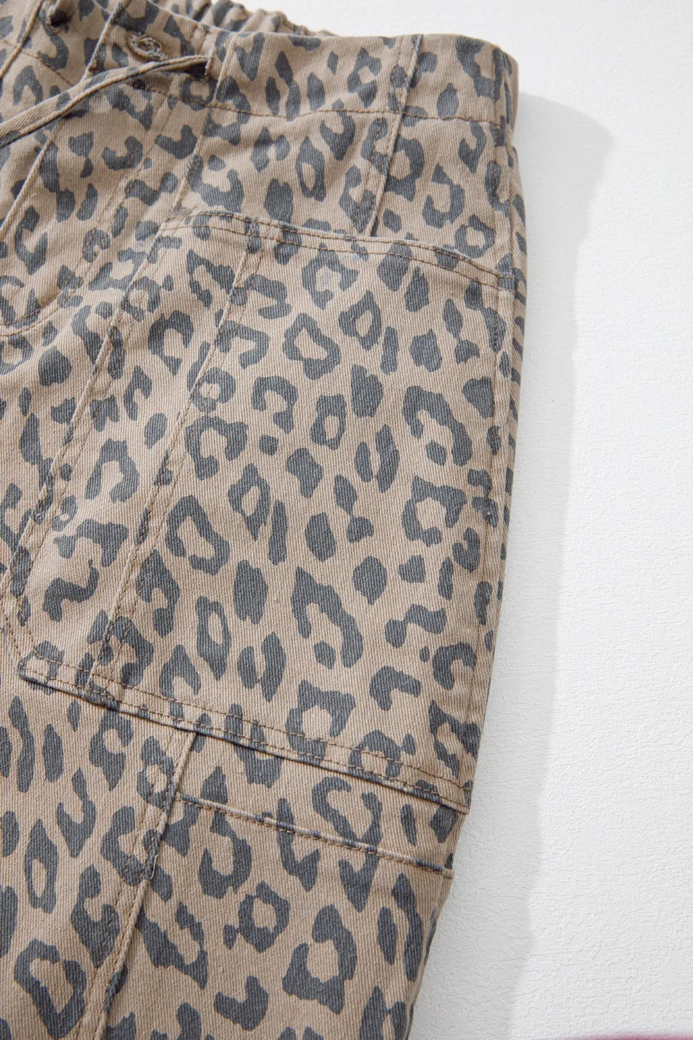 Leopard Printed Drawstring Waist Pocketed Wide Leg Jeans